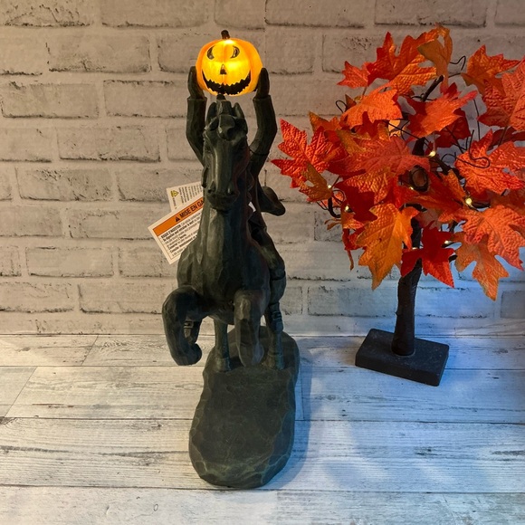SPOOKY NIGHT 19in Led Headless Soldier With Jack O Lantern - Picture 1 of 9